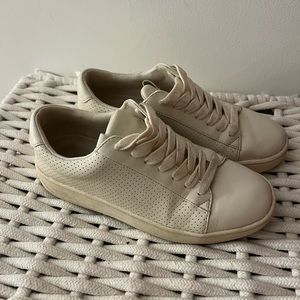 Steve Madden off white sneaker - 6.5